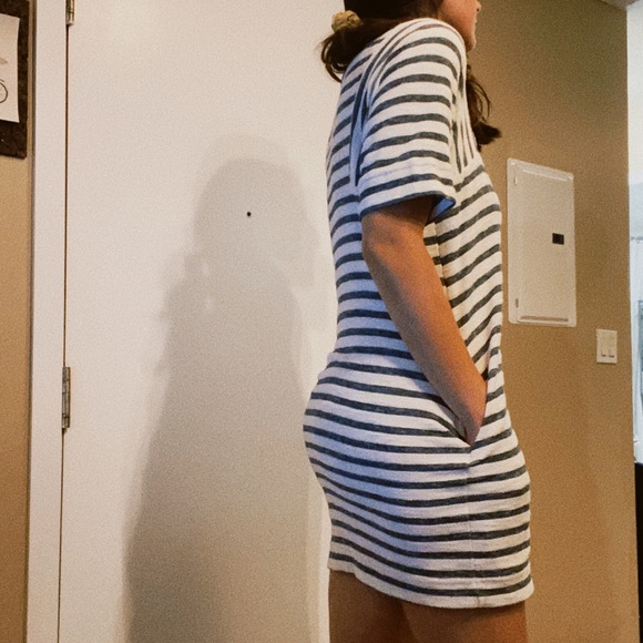 ❤️4/$40 SALE! ❤️ Banana Republic T Shirt Dress - Picture 7 of 7